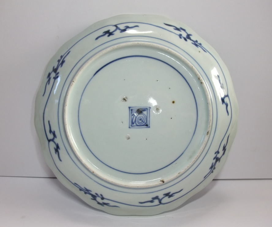 古伊万里 染付 草花文 梅 希少 大皿 です。