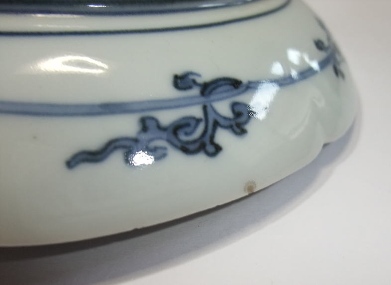 3241　古美術＜値下げ交渉大歓迎＞藍柿　染付皿　口治し有 3241 古美術＜値下げ交渉大歓迎＞藍柿 染付皿 口治し有